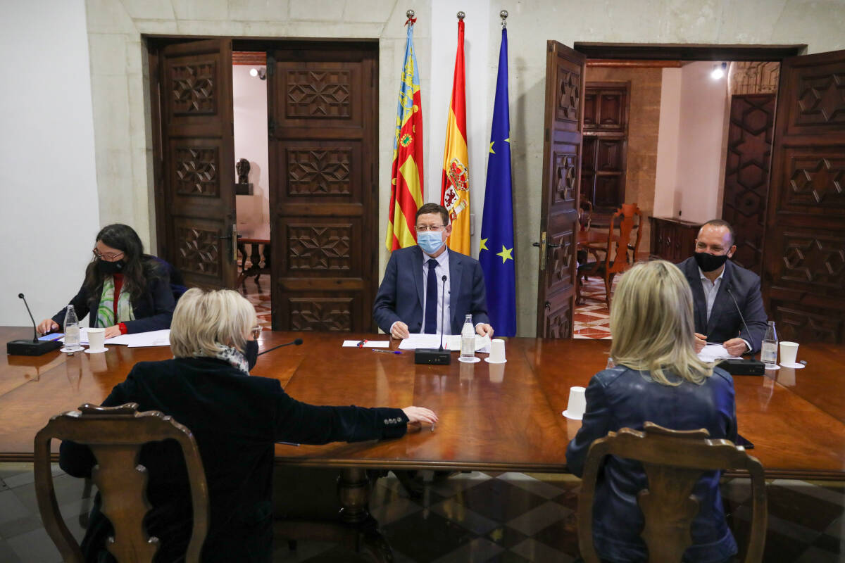 El Consell acuerda un 'toque de queda' a la 1.30 y reuniones familiares de 10 personas para Navidad