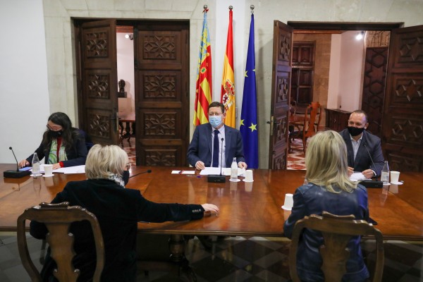El Consell acuerda un 'toque de queda' a la 1.30 y reuniones familiares de 10 personas para Navidad