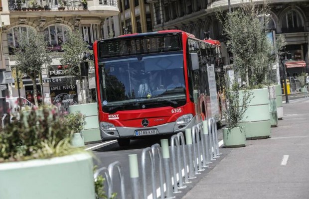 La EMT de València permitirá de nuevo el acceso al autobús por la puerta delantera
