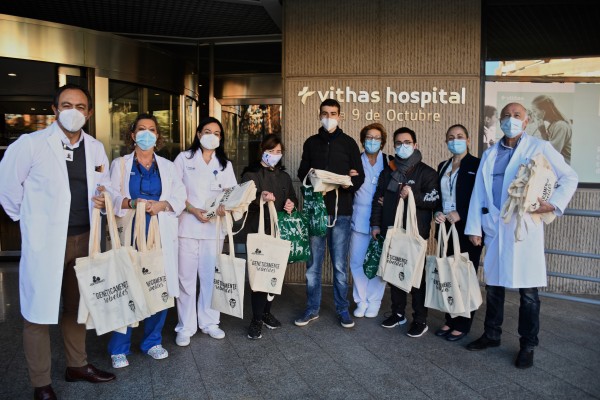 Asindown dona calendarios solidarios a Vithas Valencia 9 de Octubre