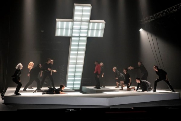 'Poder i santedat' arriba al Teatre Principal
