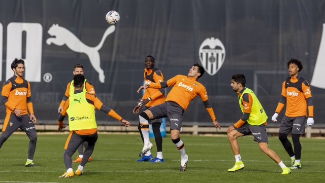 Javi Gracia perfila un once del Valencia CF ante el Eibar con Jason, Diakhaby y Vallejo