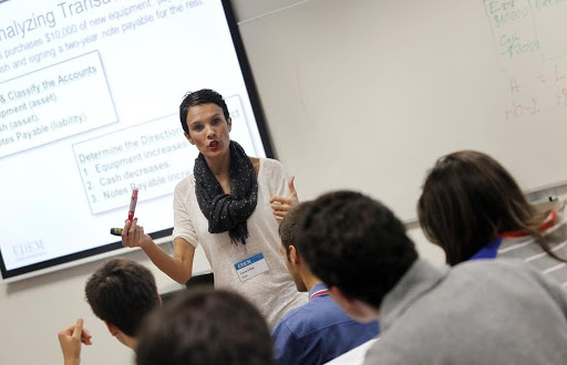 Las universidades podrán asignar retribuciones adicionales al profesorado en función de méritos 