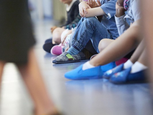 Los pediatras defienden incluir a los niños en el límite de personas permitidas en las reuniones