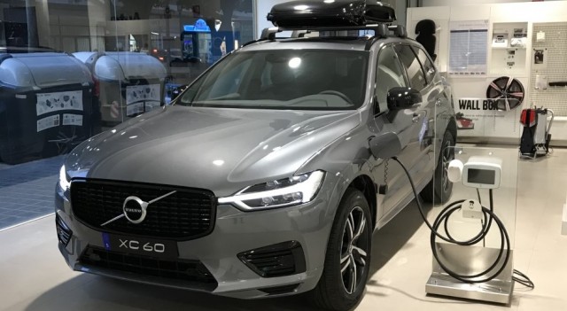 Volvo Auto Sweden ofrece el XC60 T6 Twin, un híbrido enchufable que incluye el cargador sin coste