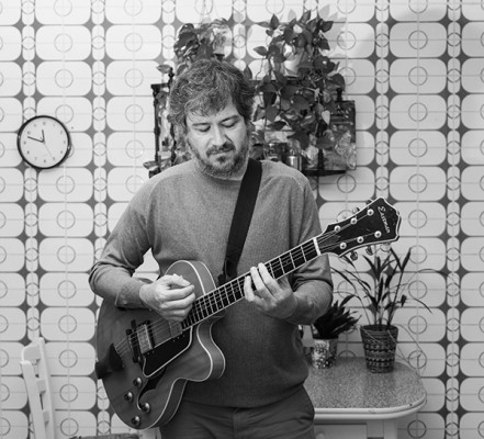 De canciones 'inocentes' a una reedición 'culpable'; la ironía a través del primer EP de Hernando