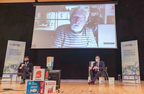 Oscar Tusquets elogia el urbanismo de Benidorm en la clausura del XX Foro Internacional de Turismo