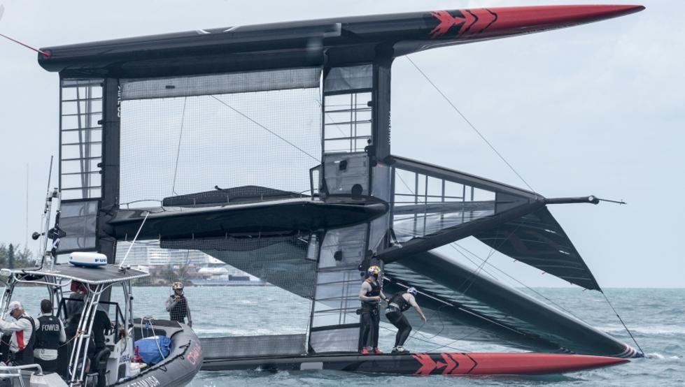 Oracle copia la propulsión con bicicletas del barco del Team New Zealand