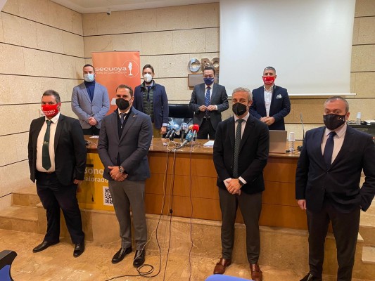 La patronal lanza una campaña de apoyo a la hostelería y presiona para levantar las restricciones en el puente