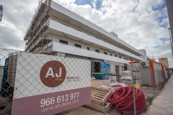 Quirónsalud ampliará su oferta sanitaria en Alicante con un quinto centro en Gran Alacant