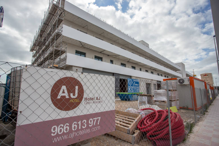 Quirónsalud ampliará su oferta sanitaria en Alicante con un quinto centro en Gran Alacant