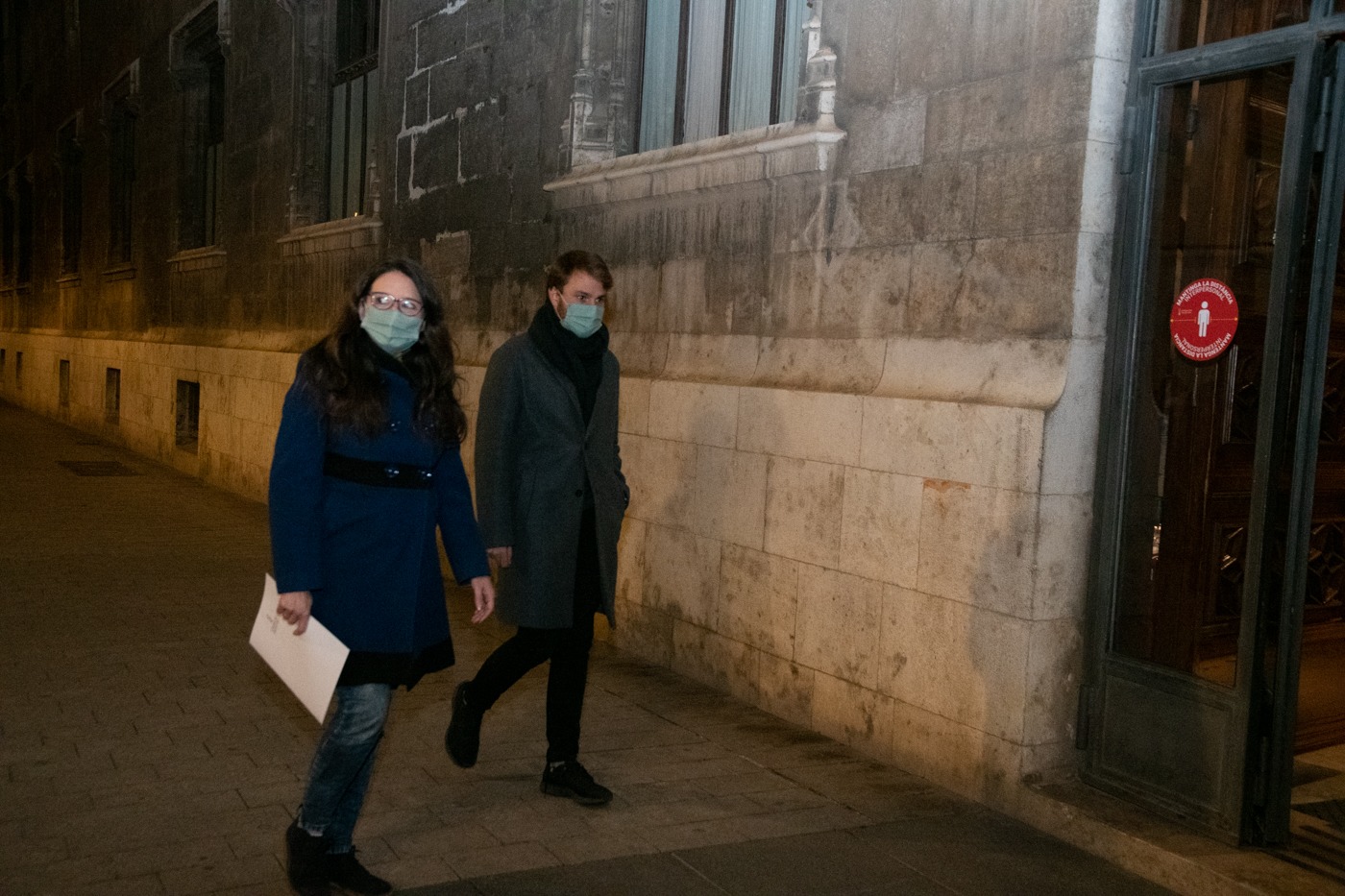 Oltra a la entrada de la reunión en el Palau. Foto: KIKE TABERNER - 