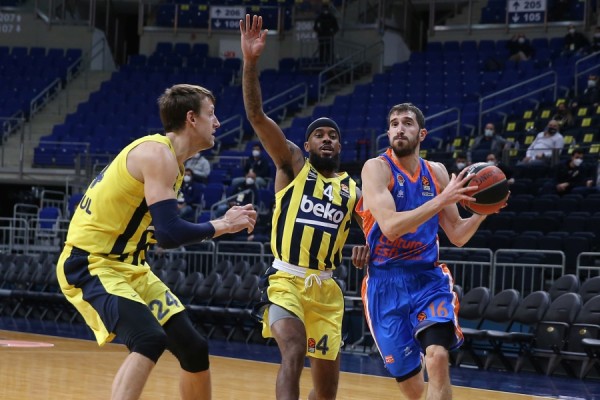 
Valencia Basket puede igualar ante el Alba su mejor racha de triunfos en Euroliga 