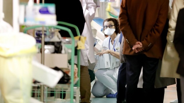 Los nuevos casos en España siguen bajando, con 9.331, y las muertes bajan de las 300 diarias, hasta 273