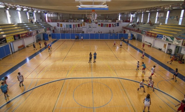 Reinauguran el pabellón de San Javier, reformado tras la dana, con la presencia de ElPozo