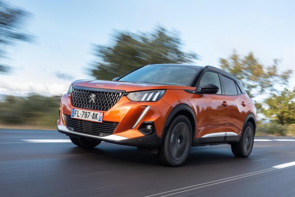 Peugeot, marca más vendida en España en el mes de noviembre y el Seat León, el más 'popular'