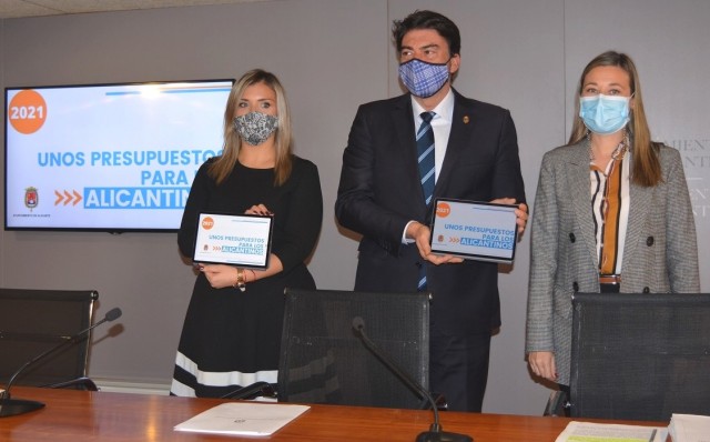 El bipartito de Alicante flexibiliza las cuentas y complica su rechazo, pero no aplaca a la izquierda