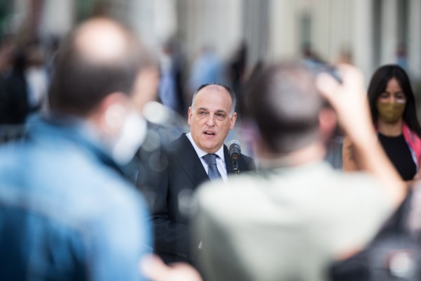 Tebas dice que el público podría volver en enero a los estadios de La Liga