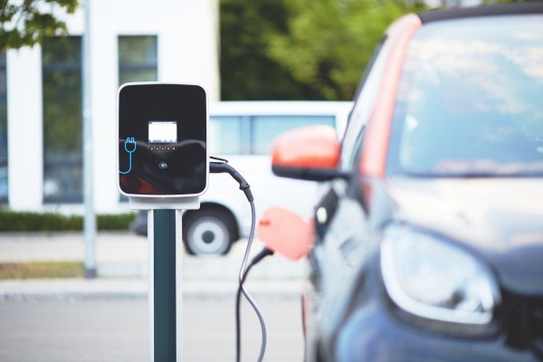 Los coches híbridos salen al rescate: suben sus ventas en la Región frente a la debacle de la gasolina y el diésel