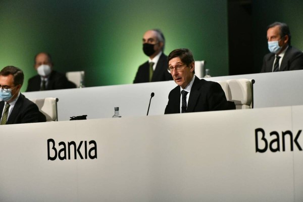 Los accionistas de Bankia aprueban la fusión de la entidad con CaixaBank
