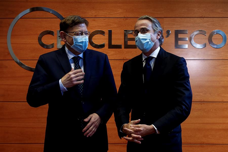 Ximo Puig junto al presidente del Círculo de Economía, Javier Faus (d). Foto: EFE/Quique Garcia - 