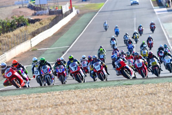 Cartagena corona a los cinco campeones nacionales de motos Clásicas y Legends