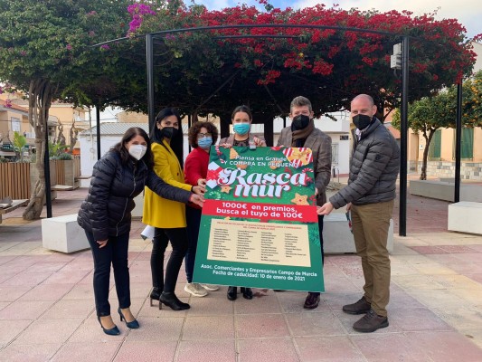 Cuarenta comercios del Campo de Murcia juegan al 'Rascamur' con sus clientes para fomentar las compras navideñas