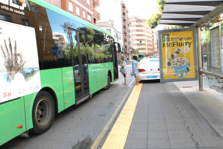Castelló invertirá medio millón de euros en modernizar los paneles de las paradas de autobús