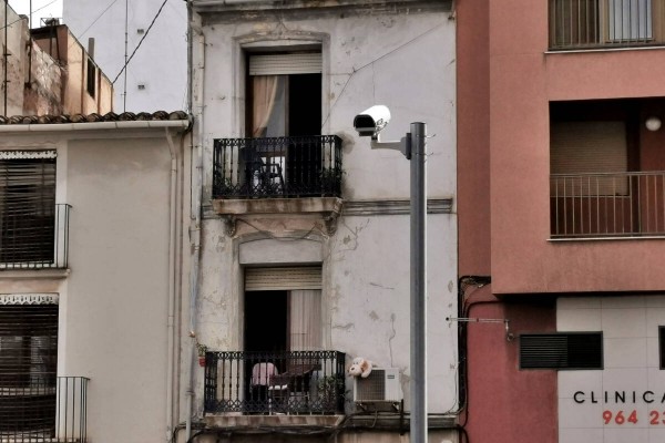Castelló activará a principios de año las cámaras de videovigilancia del centro que 'leen' las matrículas