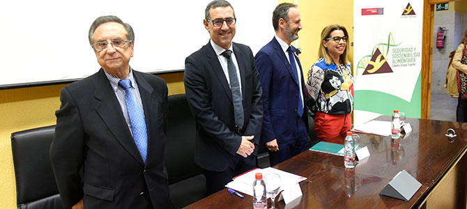 Tomás Fuertes y el rector de la UMU firman un convenio para mantener la Cátedra Grupo Fuertes de Excelencia Empresarial