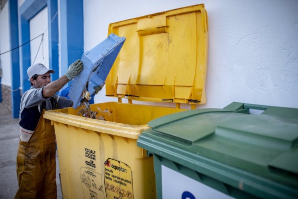Los pescadores valencianos recogieron la mitad de la basura recuperada en España en 2019