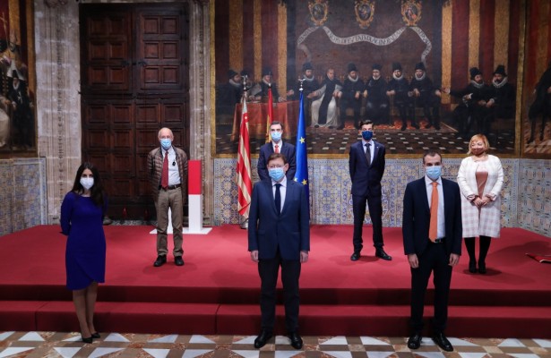 Ximo Puig agradece su trabajo a los galardonados con los Jaime I de 2020