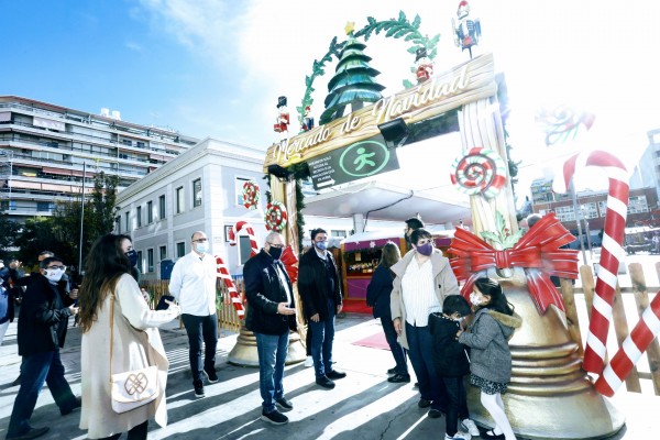 Alicante inaugura el mercado de artesanía navideño en Séneca con control de aforos