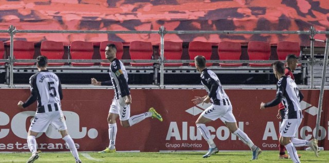 El gol del empate de Cubillas premia la mejoría del Castellón ante el Mirandés

