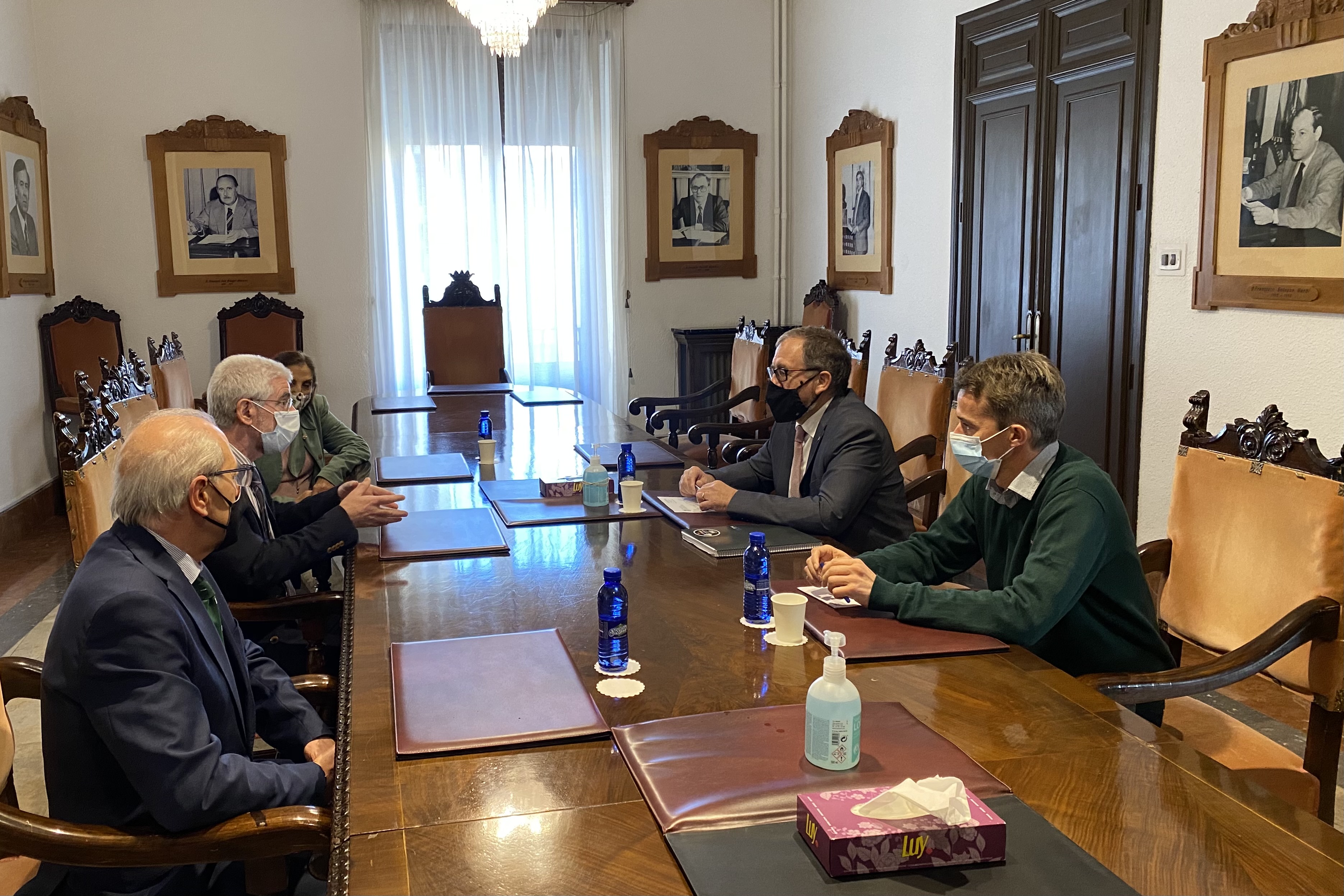 Martí aboga por mejorar las condiciones de los médicos rurales para que se asienten en el interior

