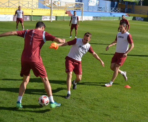 El Orihuela recibe en Los Arcos a un rocoso Peña Deportiva

