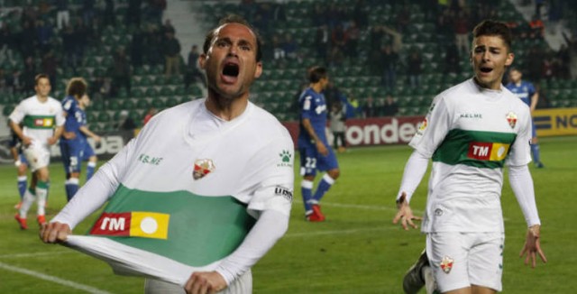 Los jugadores del Elche fletan dos autocares con aficionados para demostrar su compromiso