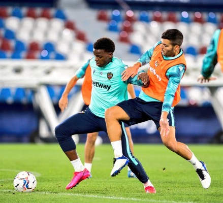 El Levante se entrena nada más regresar de Valladolid
