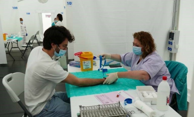 Sanidad repite los pasos de la primera ola: desde este lunes hará test en las residencias sin positivos
