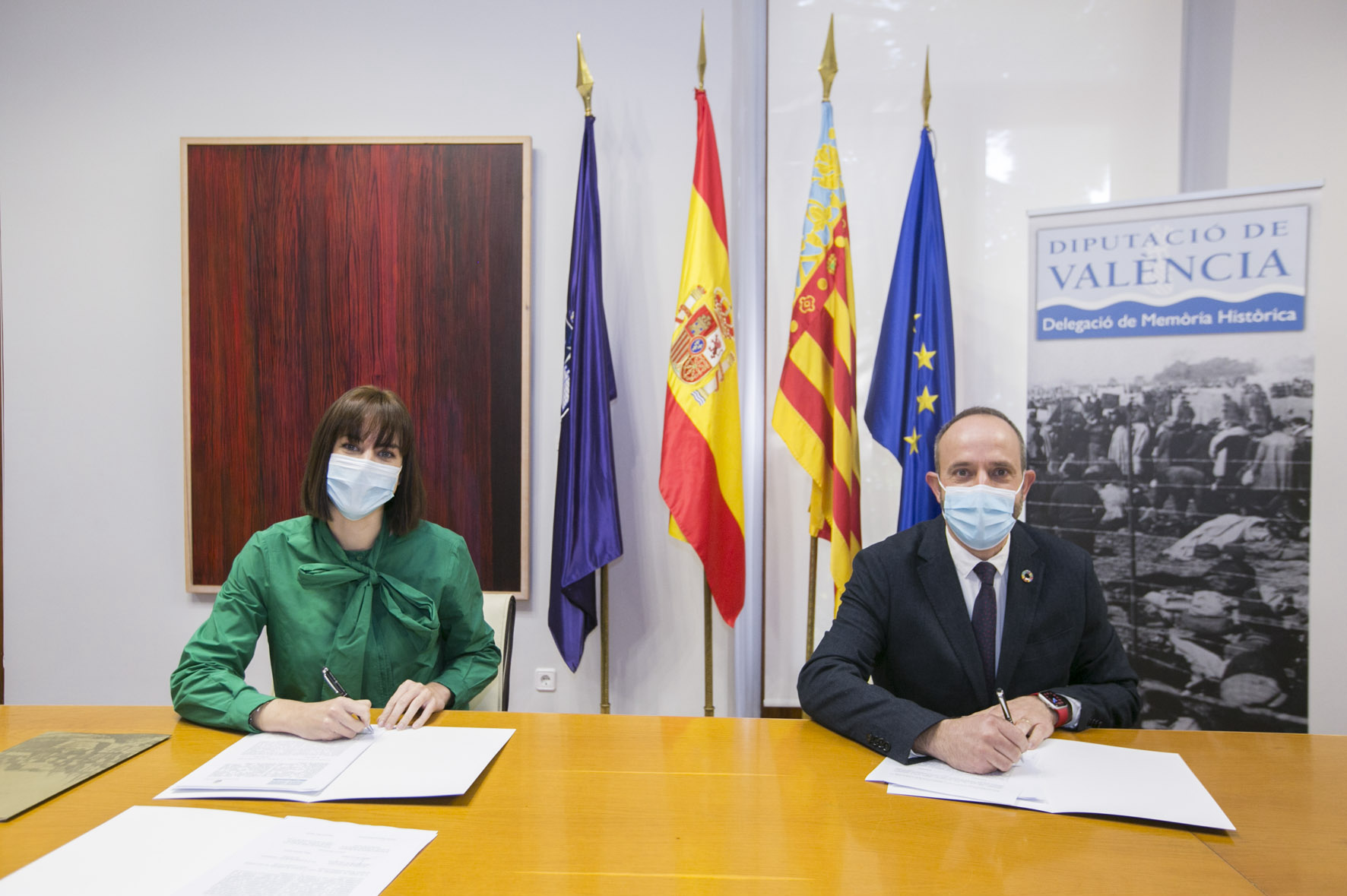 La alcaldesa de Gandia, Diana Morant, y el diputado provincial de Memoria Histórica, Ramiro Rivera. FOTO: Àlex Oltra - 