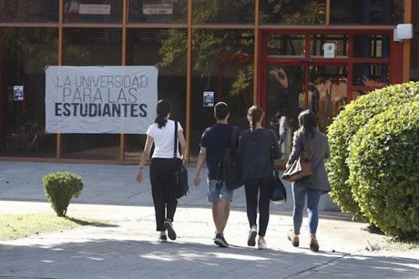Las universidades deberán tener un 50 % del alumnado en grados y cumplir unos mínimos de investigación