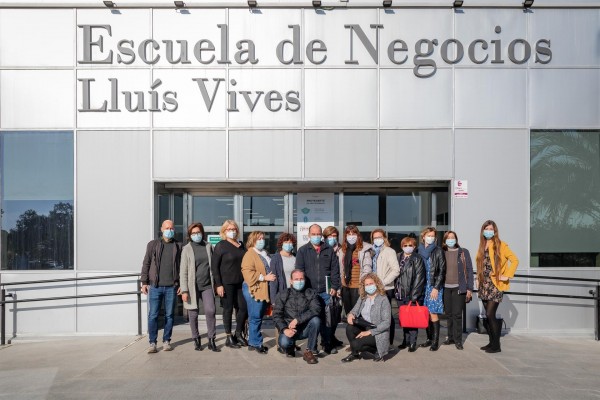 Cámara Valencia lanza el programa 45+ para mejorar las competencias digitales de los mayores de 45 años