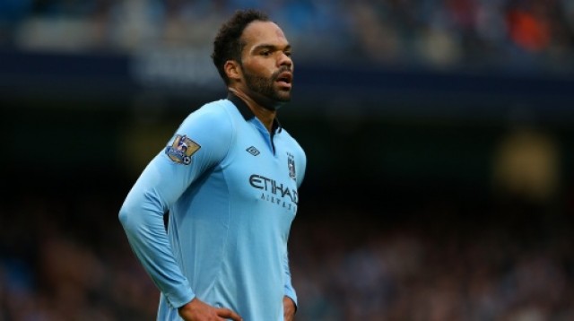El Racing Murcia ficha al internacional inglés Lescott para medirse al Levante en la Copa