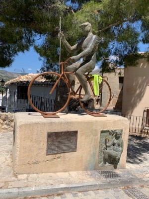 El Camino de la Vera Cruz, la fuente y el peregrino