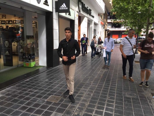 Carlos Soler firma su renovación con el Valencia CF