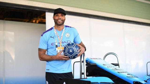 El Racing Murcia firma a Lescott, ex del Manchester City, y jugará la eliminatoria de Copa frente al Levante