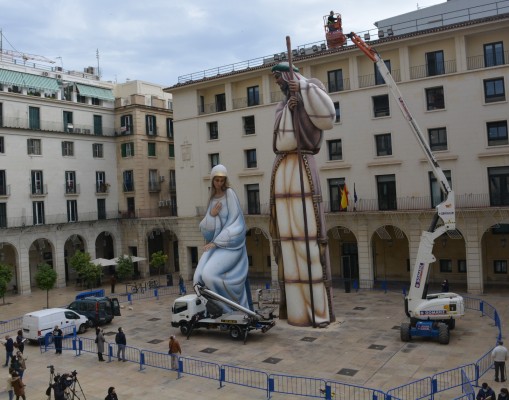 El Belén gigante toma la Plaza del Ayuntamiento como 