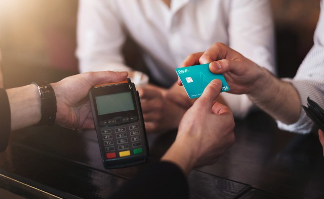 BBVA se suma al Black Friday y devolverá 15 euros a los nuevos clientes que realicen una compra con la tarjeta Aqua
