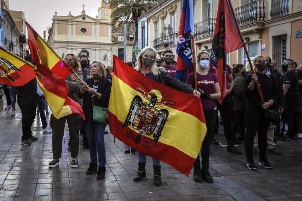 La Generalitat abre un expediente de sanción por la exhibición de símbolos franquistas el 12 de octubre