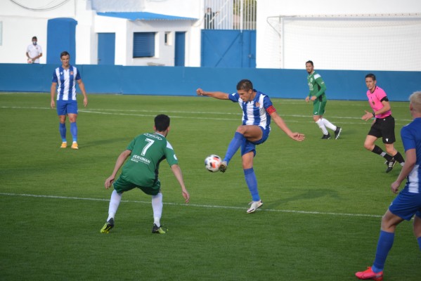 El EDMF Churra decide no atacar más ante un Águilas FC que se queda con 9 tras una lesión